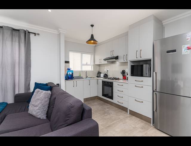 1 BEDROOM SECTIONAL TITLE SOLD IN SUNNINGDALE